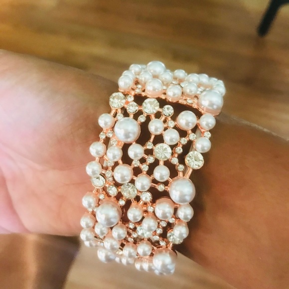Pearl & Rhinestone Apple Watch band - Picture 1 of 5